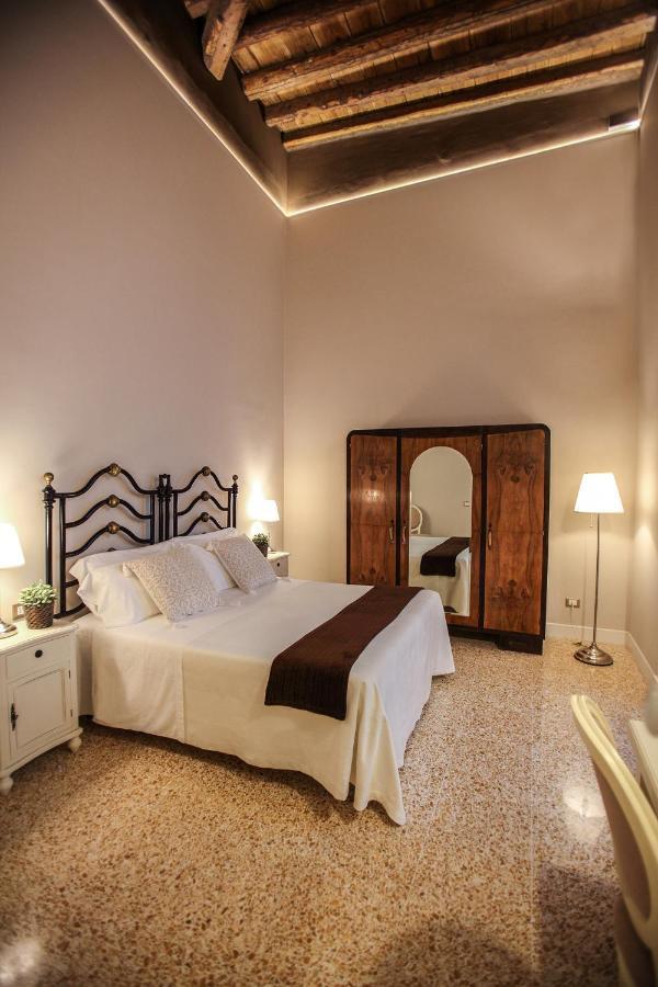 Palazzo Bregante Bed and Breakfast Monopoli Esterno foto